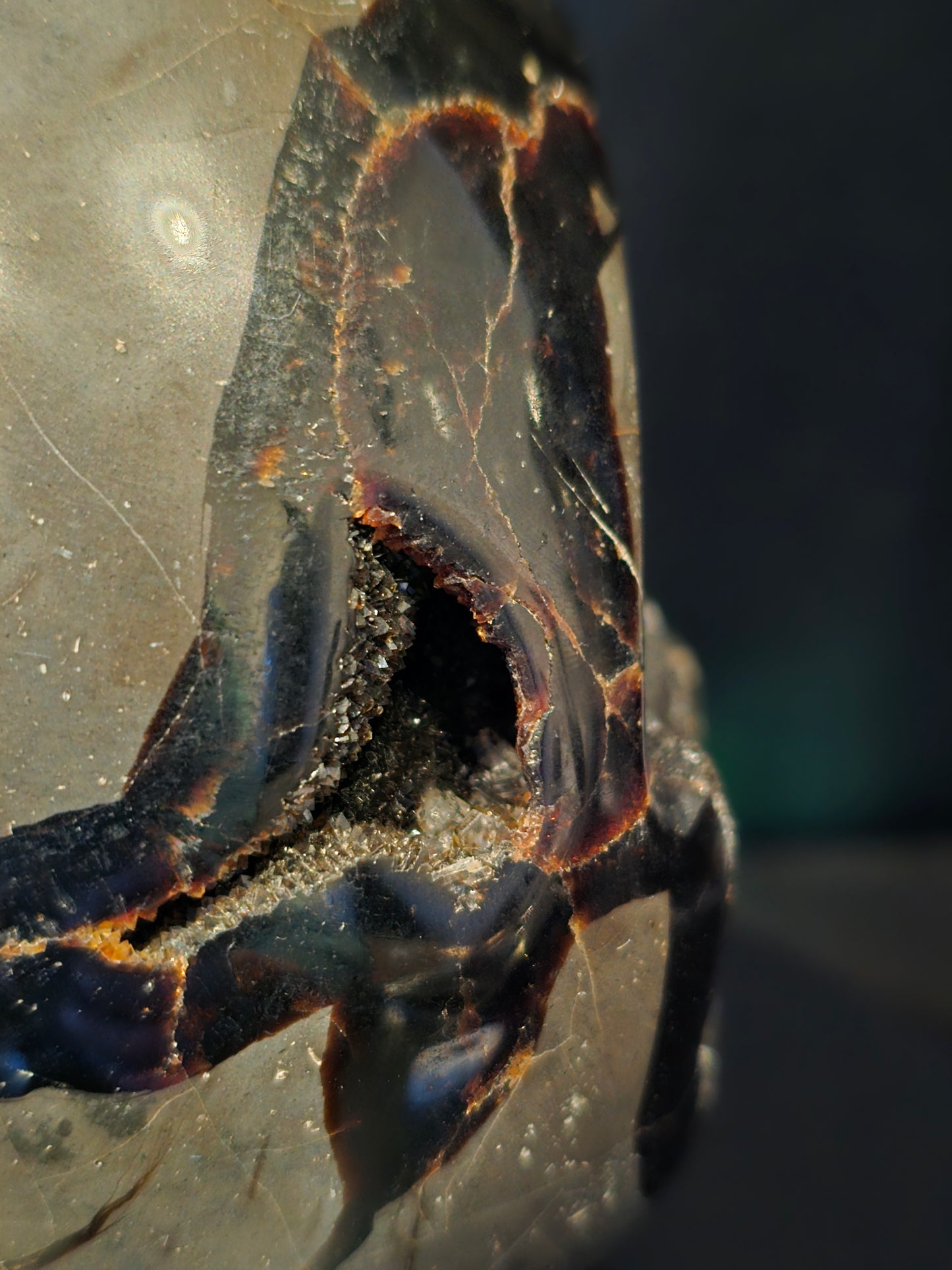 Septarie Geode / Dragon Stone met Kristallen