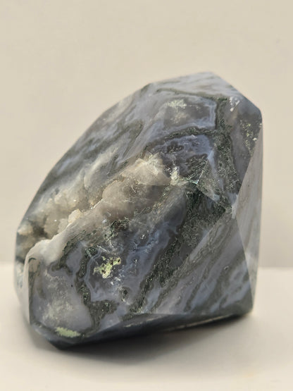 Mosagaat kristal met druzy