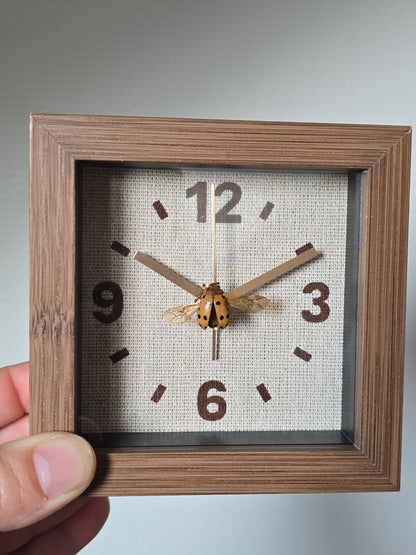 Unieke wekker met insect