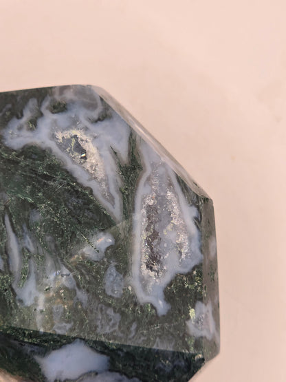 Mosagaat kristal met druzy