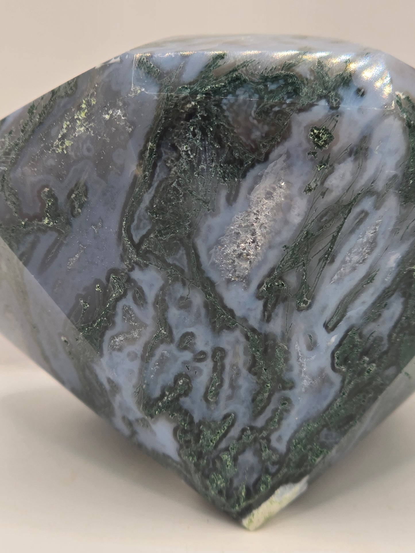 Mosagaat kristal met druzy