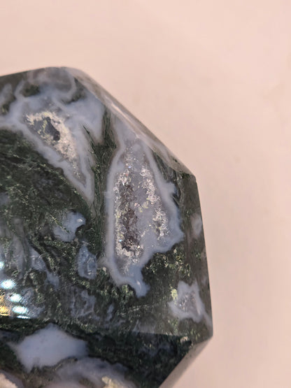 Mosagaat kristal met druzy