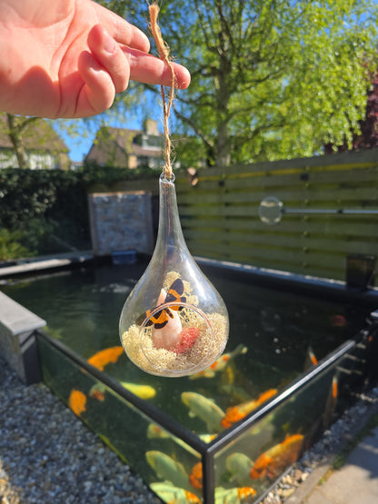 Hangende glazen druppel met vlinder & bloemagaat