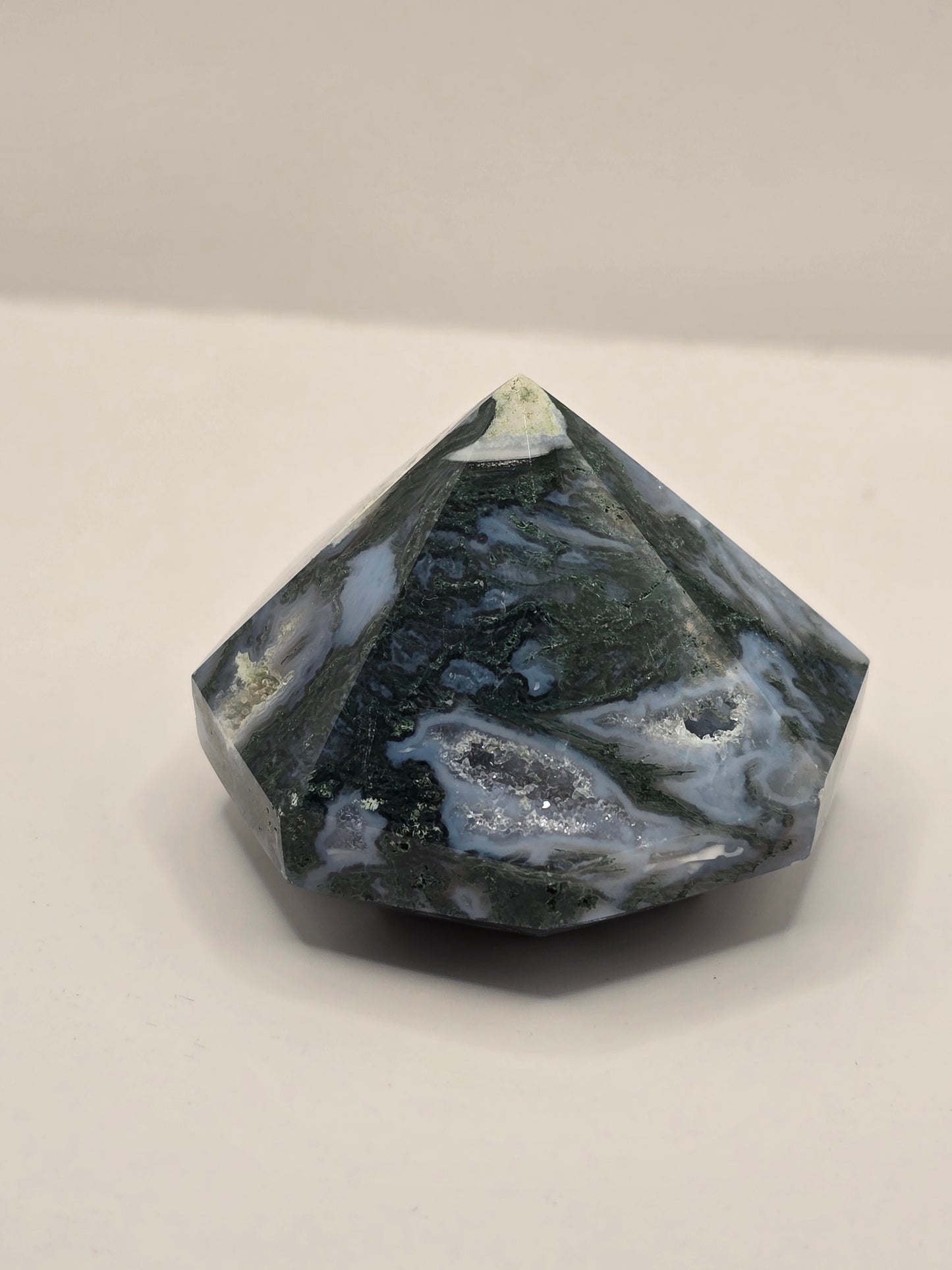 Mosagaat kristal met druzy