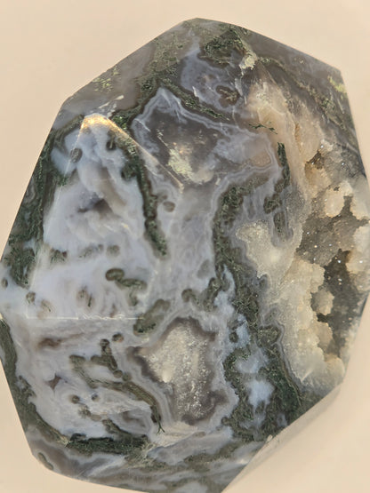 Mosagaat kristal met druzy
