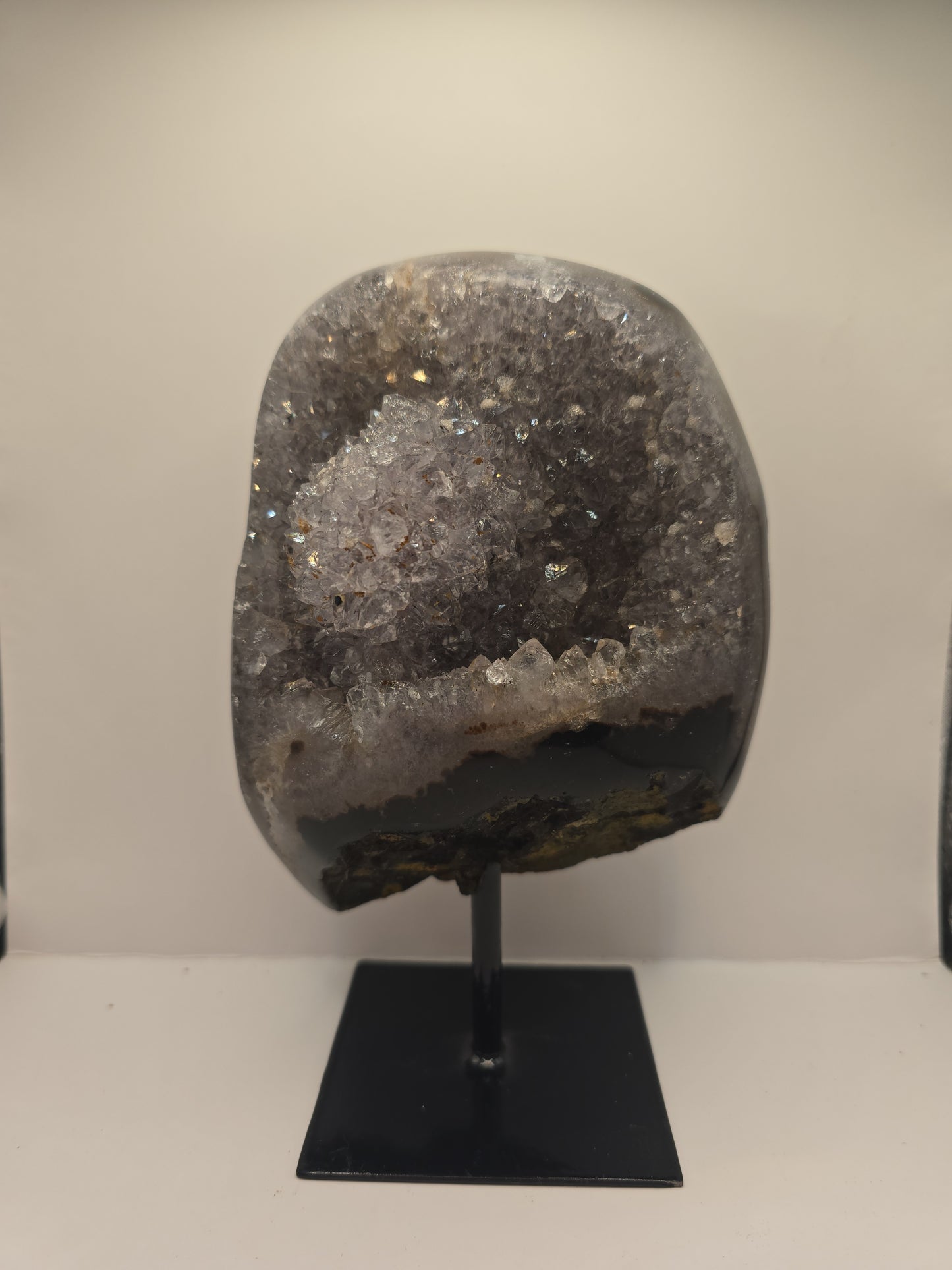 Agaat–Amethistdruse op standaard