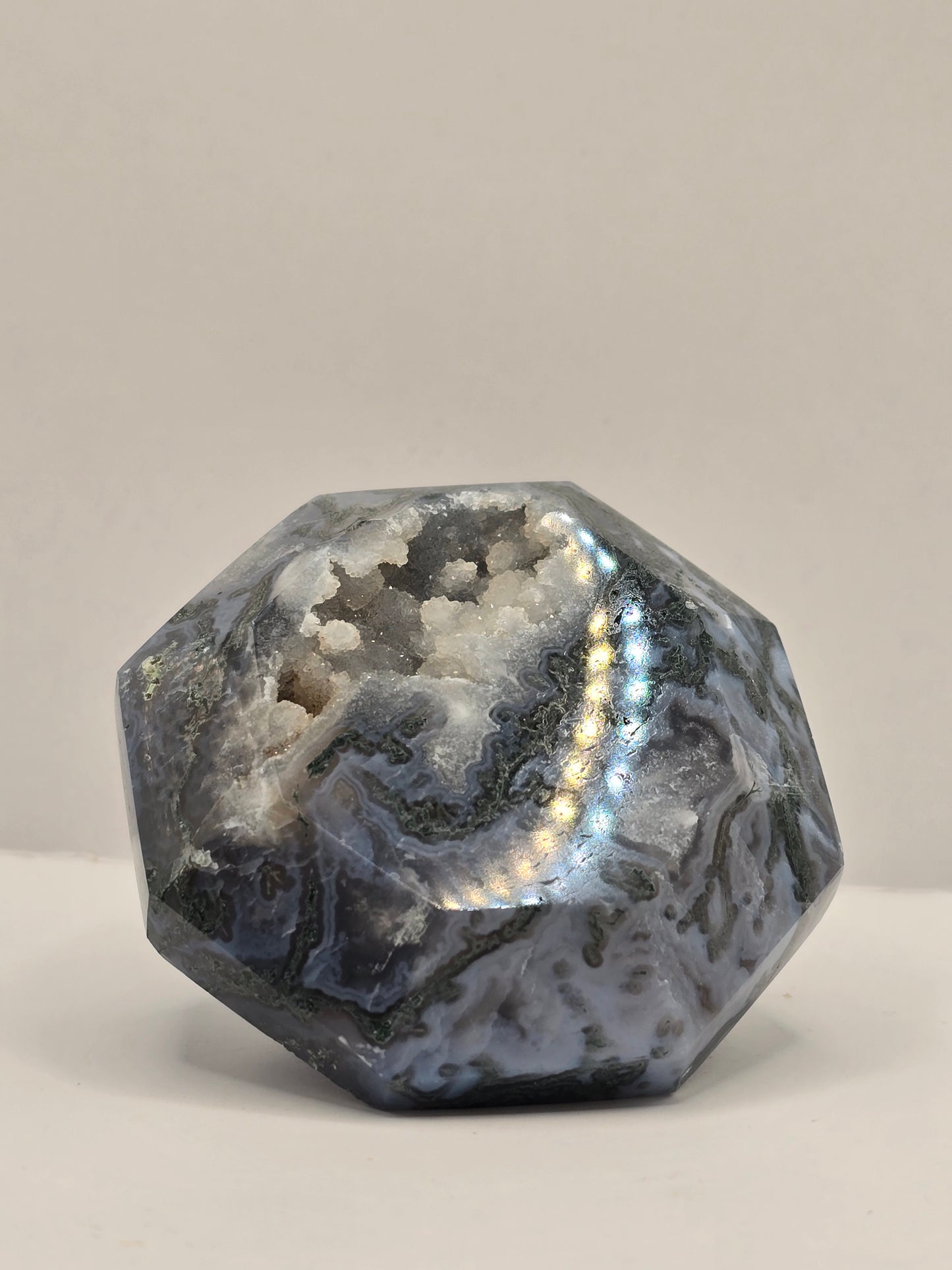 Mosagaat kristal met druzy